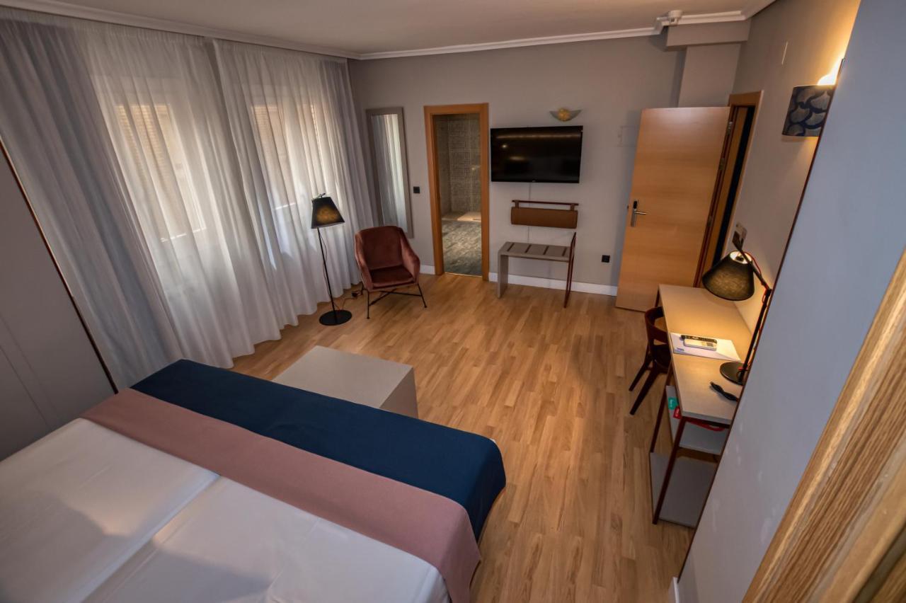 Hotel Castilla Vieja Palencia Bagian luar foto